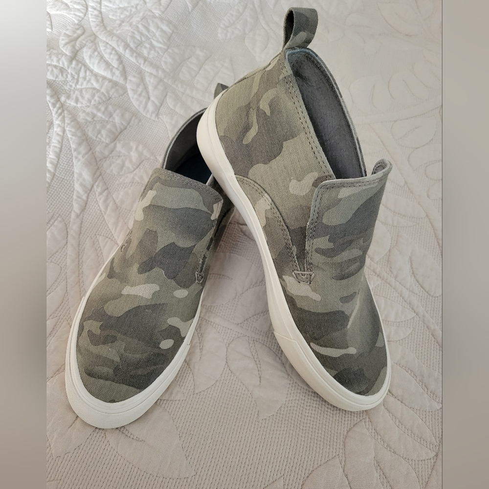 EUC SeaVees Women's Huntington Middie Saltwash Herringbone Twill Sage Camo 9